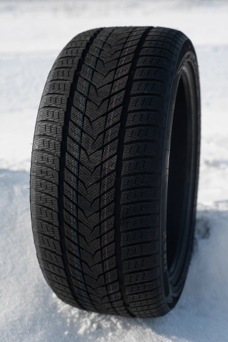 фото протектора и шины WINTERHAWKE II Шина ZMAX WINTERHAWKE II 265/35 R18 97V